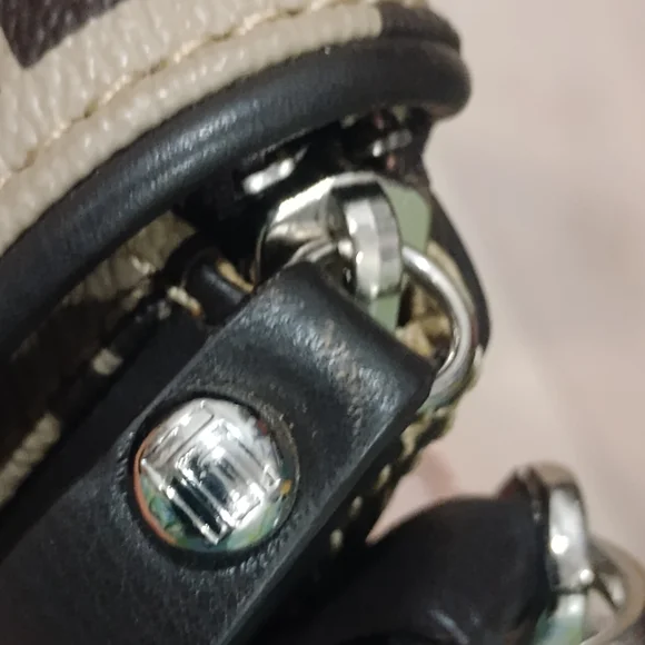 Vintage Guy Laroche Brown/ Tan Leather Logo Crossbody Bag - Picture 10 of 10